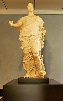 it mbac-ssba rm@mailcert.beniculturali.it Sito Web: http://archeoroma.beniculturali.it 45 Statua acrolito di Afrodite h.