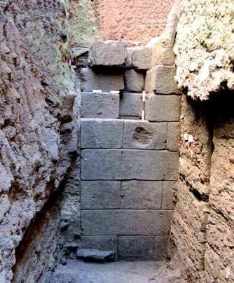rifacimento stradale di Claudio. Le strutture proseguono sotto l odierna Via Sacra; sono quindi materialmente irraggiungibili dallo scavo.