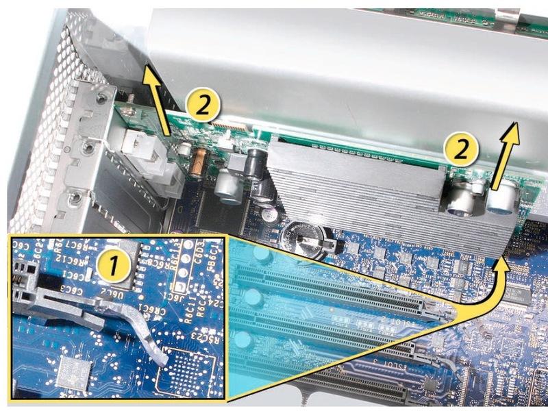 Passo 4 Maneggiare la carta solo dal edges.do Non toccare i connettori o una qualsiasi delle components.