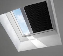 La doppia plissettatura, rivestita internamente da uno strato di alluminio, migliora l'isolamento della finestra e il benessere in casa.