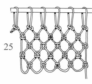 Fig. 24 Quinta ed ultima operazione: si tira il filo al disopra del modano per serrare il nodo.