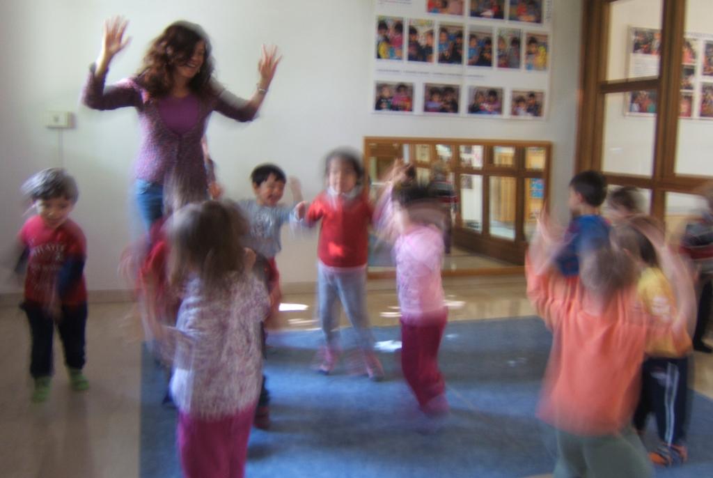 Biodanza mi piace tanto perché c è la musica bella, corriamo,