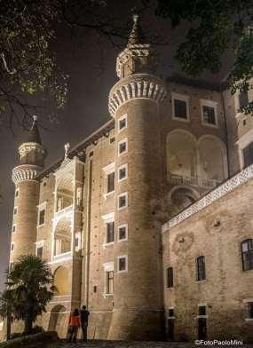 Urbino fu uno dei centri più importanti del Rinascimento italiano di cui conserva appieno l eredità architettonica.dal 1998 il suo centro storico è patrimonio dell umanità UNESCO.