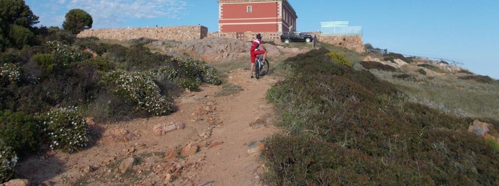 prosegue fino alla strada per le spiagge più famose, dove torneremo a pedalare sulla traccia dell andata.