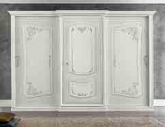 11 Armadio 2 ante scorrevoli patinato e decorato a mano con finitura bianco antiquariato L 306 H 257 P