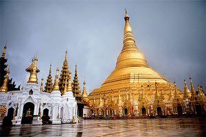 Sulla pagoda Shwedagon sono sorte molte leggende, secondo la tradizione, il monumento originale fu costruito quando era ancora in vita il Buddha stesso, ma archeologi concordano che l edificio