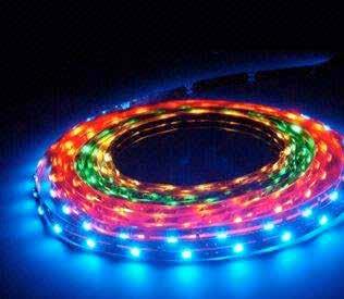 Bobina di strip LED flessibile da 5 metri, 32 led/mt, divisibili ogni 2 led (6,25cm) o multipli Angolo di illuminazione: 120 Alimentazione: DC 5V Consumo: 800 ma/mt 9,6 W/mt Bobina di strip LED