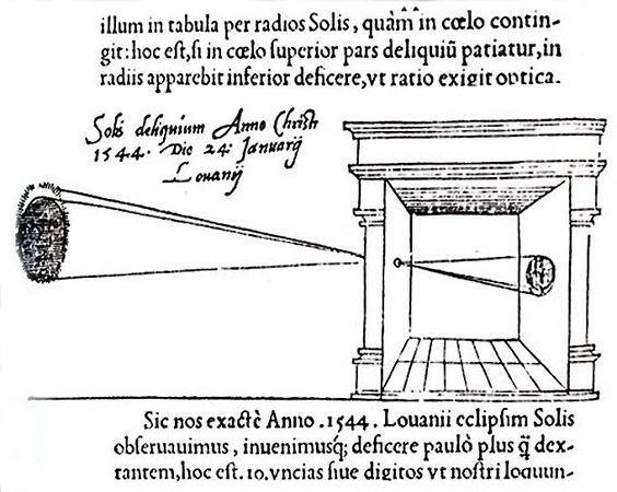 gorie apparentemente assai distanti tra loro di esseri umani: i matematici e i pittori, vale a dire, in un senso più ampio, gli scienziati e gli artisti.