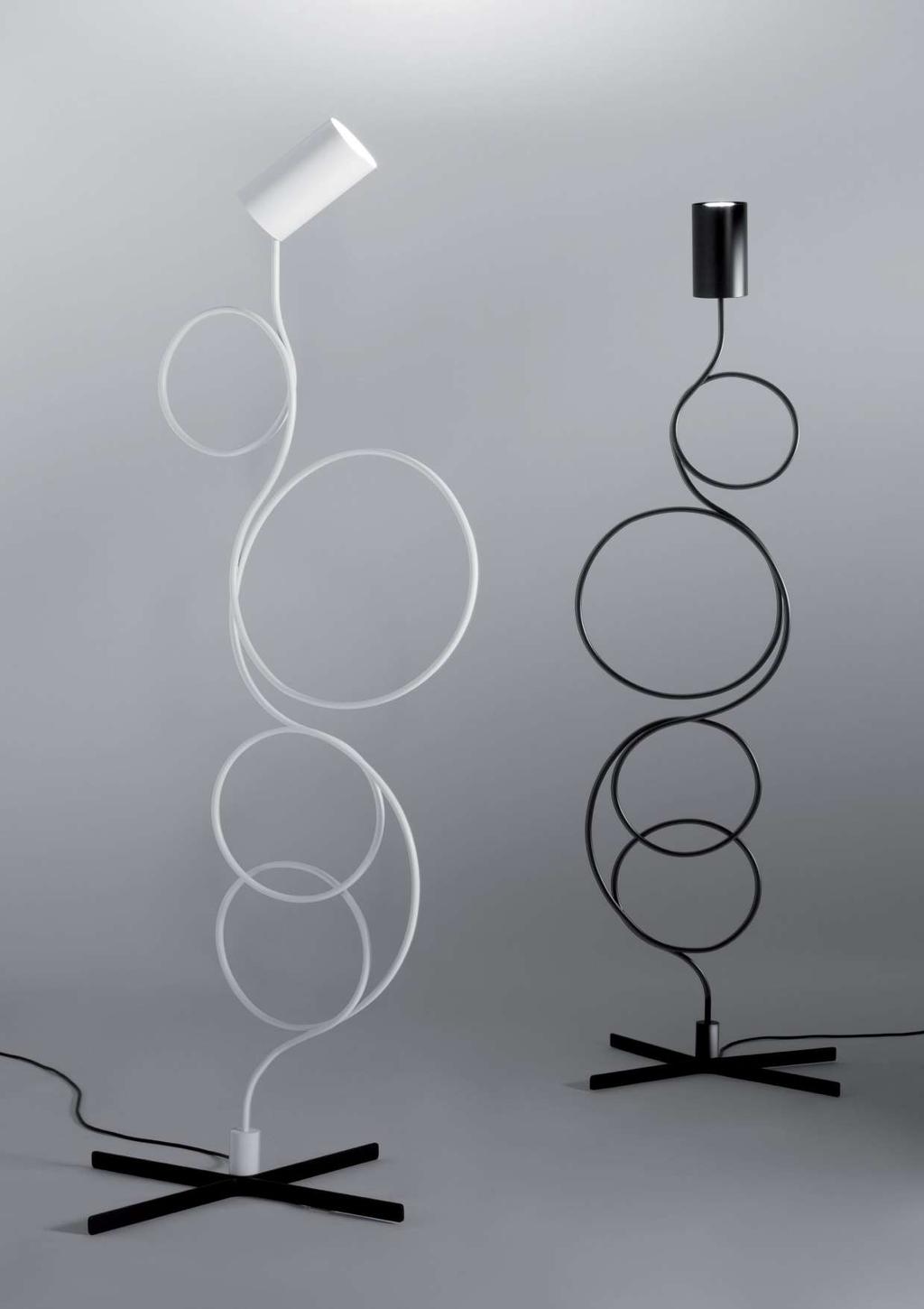 VIOLINO design Gabi-Peretto 2017 Collezione di lampade in tubo metallico curvato, che crea uno sviluppo formale leggero e armonico. Materiali: metallo Finiture: Bianco opaco, nero opaco, ottone.