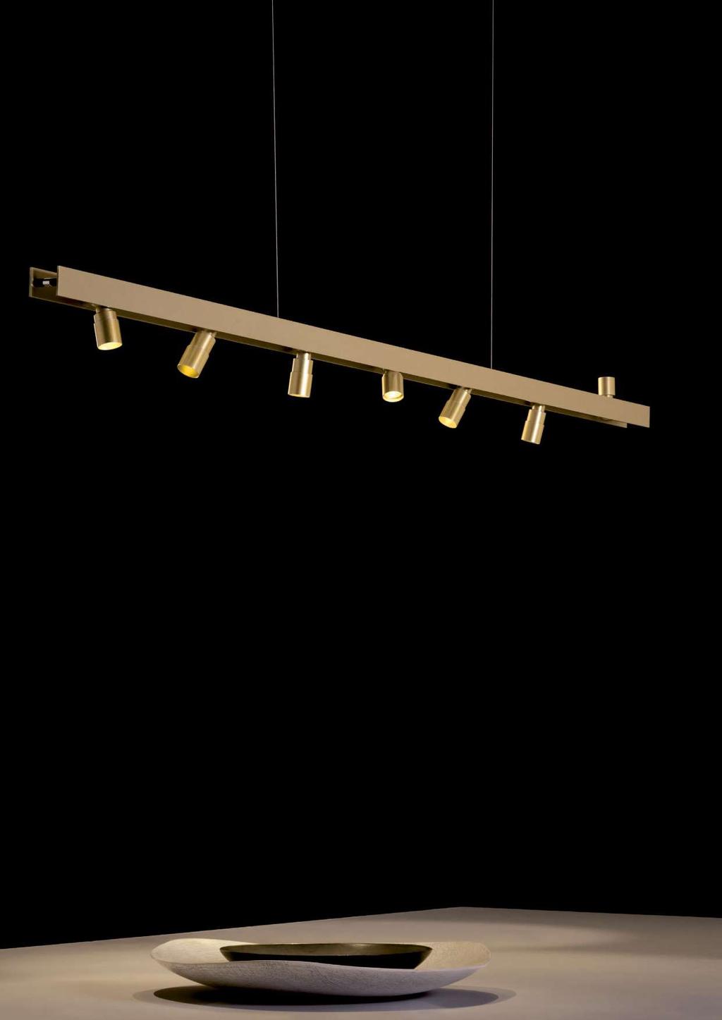 CONTATTO design Gianfranco Marabese 2015 engeneering Andrea Zandonà Collezione di spot con coni di luce variabili attraverso un movimento a cannocchiale, con aggancio alla struttura tramite magnete,