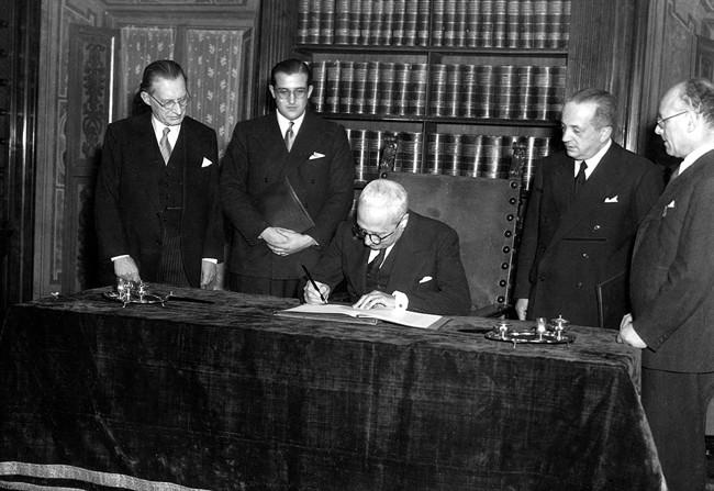 27 Dicembre 1947 Il Capo provvisorio dello Stato Enrico De Nicola promulga la nuova carta