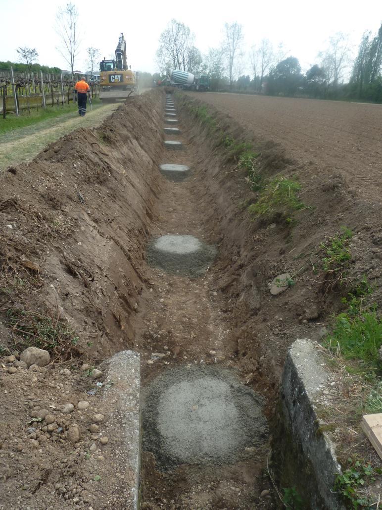 - CANALETTA SIMIONI, sistemazione per un tratto di 100 metri in via Ca' Diedo per continue tracimazioni; - ROGGIA MICHELA, arginatura sponda destra a tratti mediante posa di pietrame per un'estesa di