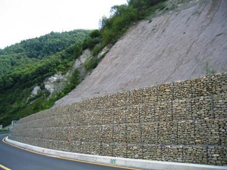 MURO DI SOSTEGNO IN GABBIONI Opere di sostegno a