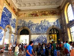 Inizio visita alla collina con l'università, che ospita la Biblioteca Joanina (tra le più belle biblioteche al mondo, in stile barocco con soffitti e pareti affrescate ed arredata con splendidi