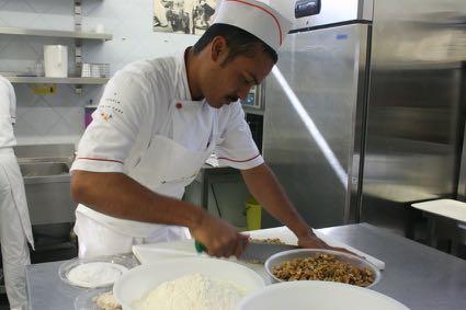 Per la formazione professionale e i tirocini ci siamo rivolti a realtà riconosciute e leader nei rispettivi settori (Scuola di cucina A Tavola con lo Chef,