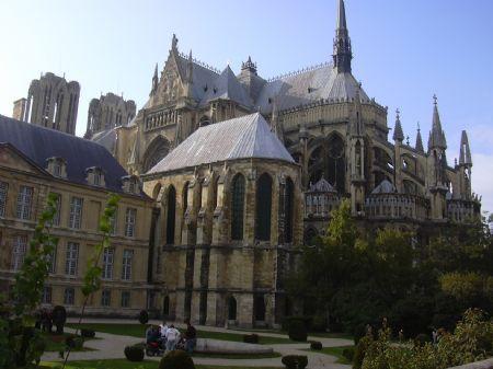 La cattedrale di Notre Dame di Reims è la chiesa che sancisce la consacrazione dei Re di Francia.