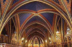 La Cappella inferiore Sainte Chapelle, Parigi La Cappella inferiore, alta meno di 7 metri, presenta una