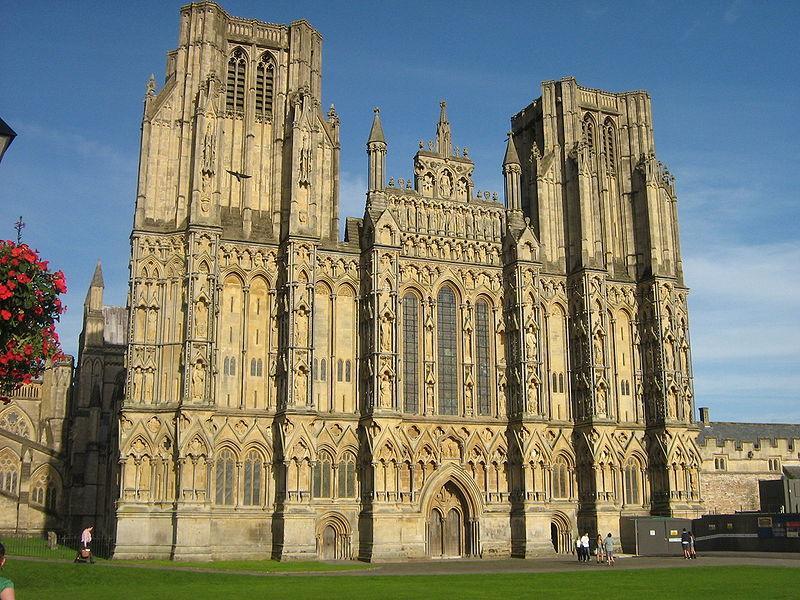 La Cattedrale di Wells (in inglese: Wells Cathedral; nome ufficiale: Cathedral Church of St. Andrew o Cathedral of St.