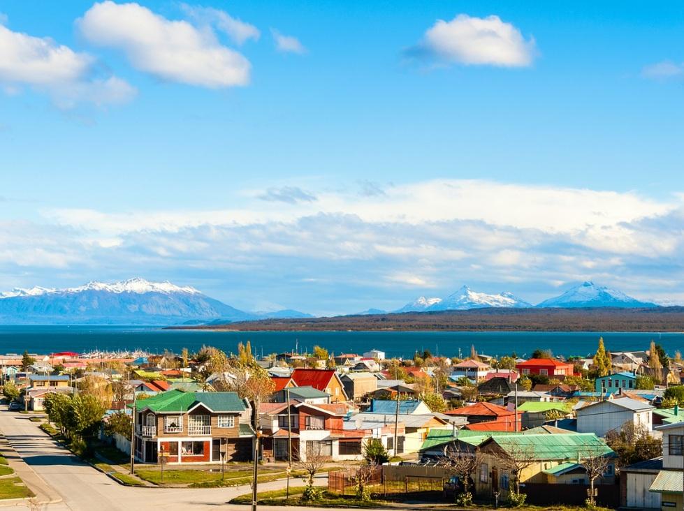 7 giorno Santiago/Punta Arenas/Puerto Natales Prima colazione. Trasferimento in aeroporto e volo per Punta Arenas.