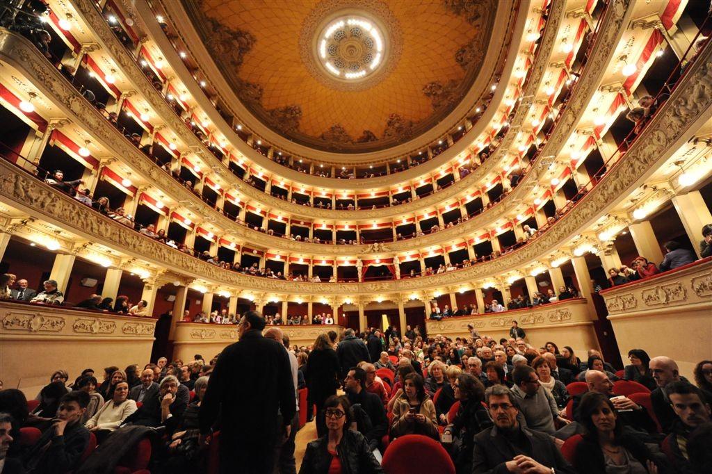 1. Laboratori per classi terze (da ottobre a dicembre) con allestimento spettacolo di Natale 2.