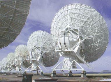 Radiointerferometria Ultima generazione di radiotelescopi é quella dei radiointerferometri, complessi strumenti che
