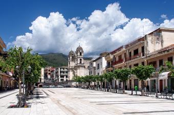 FESTE & SAGRE Zafferana Etnea OTTOBRATA - CENTRO SICILIA Incontro dei partecipanti e partenza in pullman per il Centro Commerciale Centro Sicilia, la più grande struttura commerciale della Sicilia