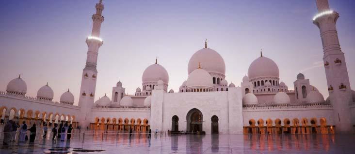 29 ottobre: MUSCAT Il tour inizia con la visita alla Grande Moschea che si presenta come una grandiosa costruzione in marmo bianco con archi e minareti, meraviglioso capolavoro di arte islamica