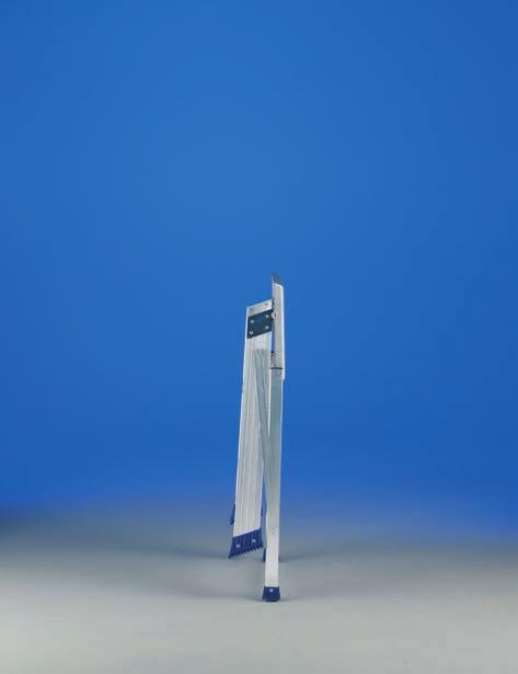 gradino Chiuso spessore cm 16 Dotato di ampia piattaforma in alluminio antisdrucciolo resistente e comoda.