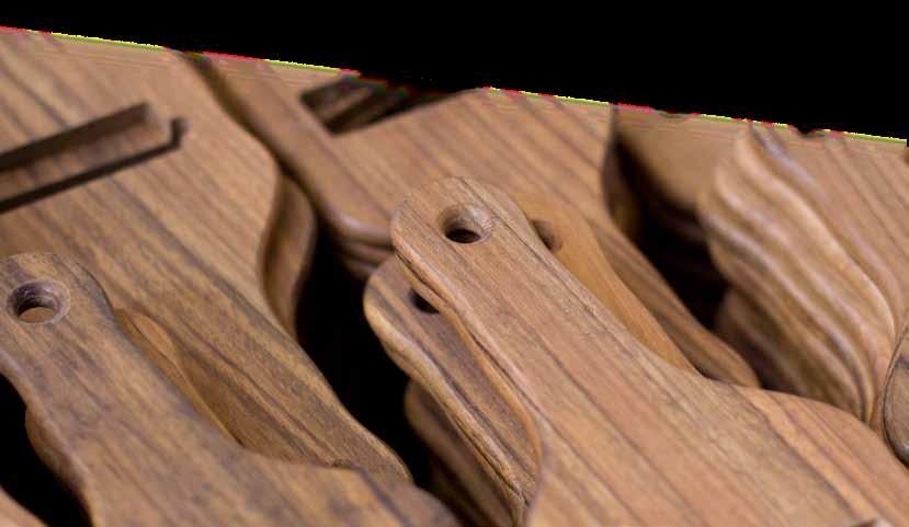 9 affettatartufi PRODOTTI PER IL TARTUFO TRUFFLE PRODUCTS Affettatartufi in legno di Ovangkol Ovangkol truffle slicer Mandoline à truffes en bois de Ovangkol Ovangkol Trüffelhobel