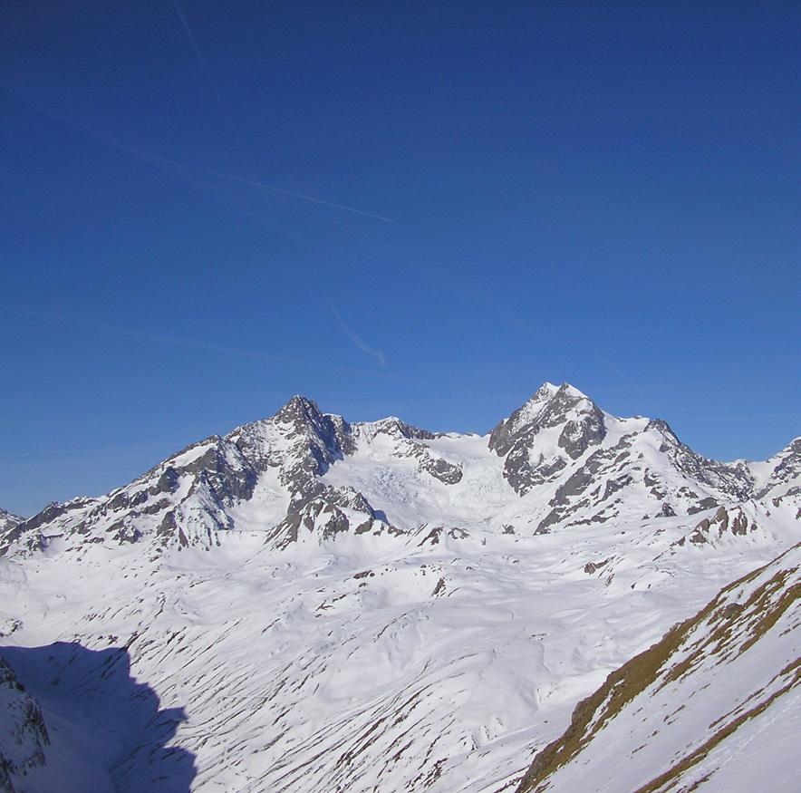 Tre giorni per migliorare il livello tecnico e le conoscenze necessarie per una corretta pratica dello scialpinismo.