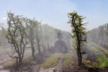 Quando si impiegano le barre irroratrici equipaggiate con manica d aria su terreno nudo o su vegetazione poco sviluppata è opportuno ridurre o escludere il flusso d aria, per non favorire la deriva.