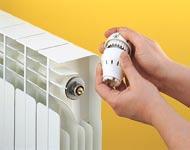 Se il radiatore è installato in posizioni dove si verificano ristagni d aria o correnti fredde, la temperatura di taratura non corrisponde a quella media dell ambiente perché il sensore della testa