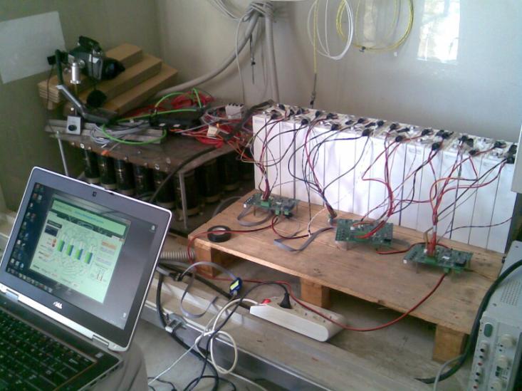 batterie si è dovuto fare a meno dei contattori, ma questo ha impedito, come già in precedenza, di lasciare il pacco batterie assistito dal BMS in funzionamento automatico, non presidiato, e quindi