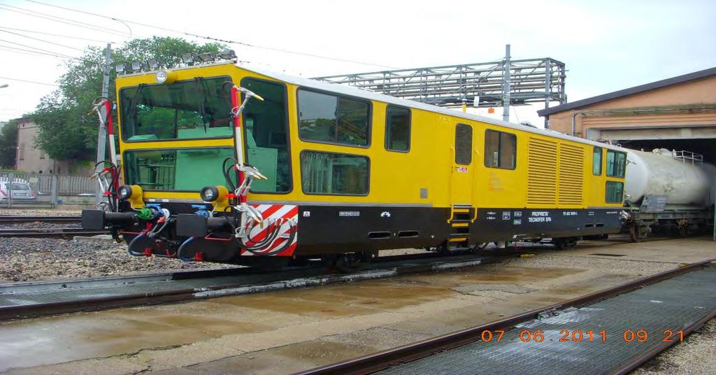 Treno diserbatore computerizzato TDC 500 EVO In Italia esistono circa 22.000 Km di linee ferroviarie e circa 35.000.000 mq di piazzali ferroviari.