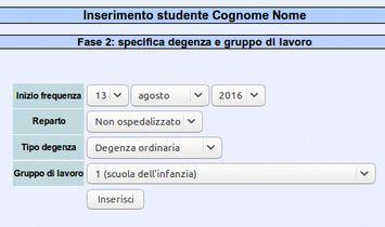 L'inserimento delle scuole può avvenire in due modi: selezionando la scuola dal menù a tendina laterale (cliccando il triangolo azzurro laterale) con l'autocompletamento da parte del sistema: