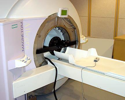 Tecniche di brain imaging: fmri risonanza magnetica funzionale Aree attivate del cervello: bruciano più energia (ossigeno e glucosio) fmri (Functional Magnetic Resonance Imaging)= immagine anatomica