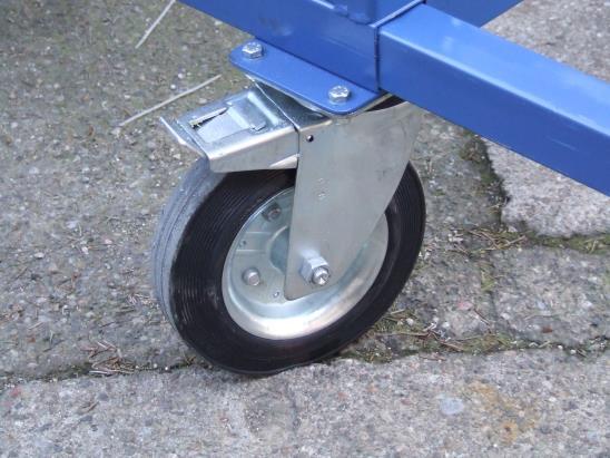 Dotata, nella versione standard, di ruote in gomma da 150 mm., in alternativa è possibile richiedere ruote maggiorate.