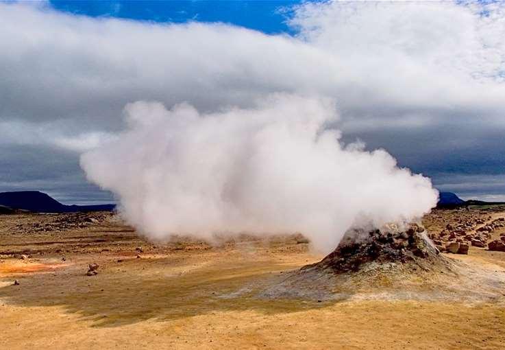 4.8 Manifestazioni gassose Fumarole e soffioni: emissioni di vapore acqueo e altri gas da fratture del terreno.