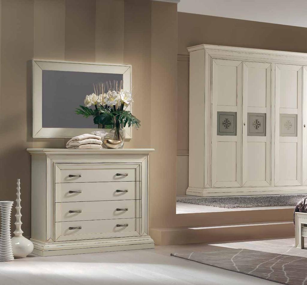 art. 020 Comò 4 cassetti Chest of drawers L. 127 H. 111 P. 57,5 186 art. 022 Specchiera Mirror L.