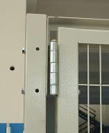The door is pre-assembled on the right and left upright and is complete of hinges, lock, upper and lower transom.