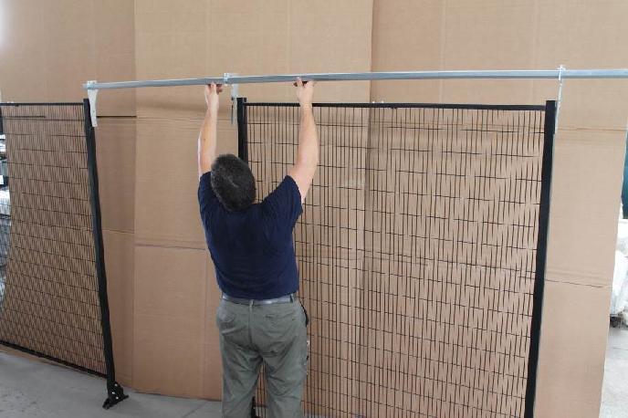 Montaggio porta scorrevole Installing a sliding door 1) Montare prima i pannelli a dx e sx fig.