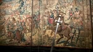 argento ed oro fatto realizzare per Carlo V nel Cinquecento e rappresentante la battaglia di Pavia; in basso a sinistra è raffigurato il re di Francia Francesco I, che aveva guidato la carica della