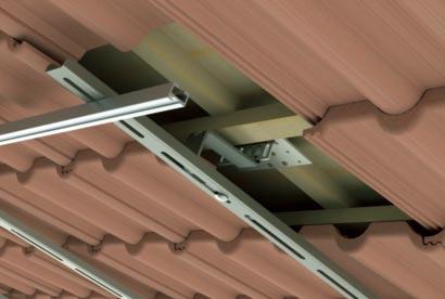 Montaggio su tetti speciali: i ganci per tetti standar vengono sostituiti con viti passanti a perno