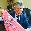 Si arriva così al 207 e alla casacca realizzata dall azienda bergamasca Santini, che confeziona la maglia rosa dal 993, con un interruzione dal 998 al 200 (Fila, poi Asics).