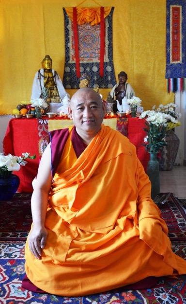 Ghesce Thubten Dargye Insegnamenti di Buddhismo tutti i martedì Gli insegnamenti di Filosofia e Psicologia Buddhista seguono il lignaggio ininterrotto della scuola superiore Madhyamaka - Prasangika
