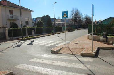 delle aiuole del parcheggio di via Piossasco (davanti alla scuola Calvino): posa autobloccante - Asfaltature di via Balma (tra via R.