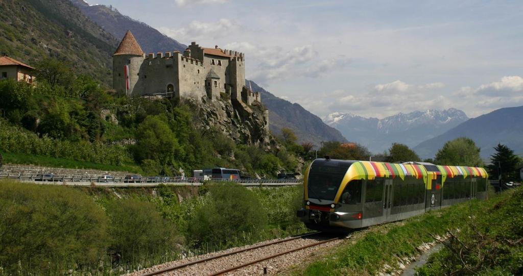 Ferrovia della Val Venosta Lunga 60 km, ha riaperto nel 2005 (dopo 15 anni di chiusura) grazie ai fondi della Provincia di Bolzano. La stessa ha riattivato vecchie stazioni ed aggiunto nuove fermate.