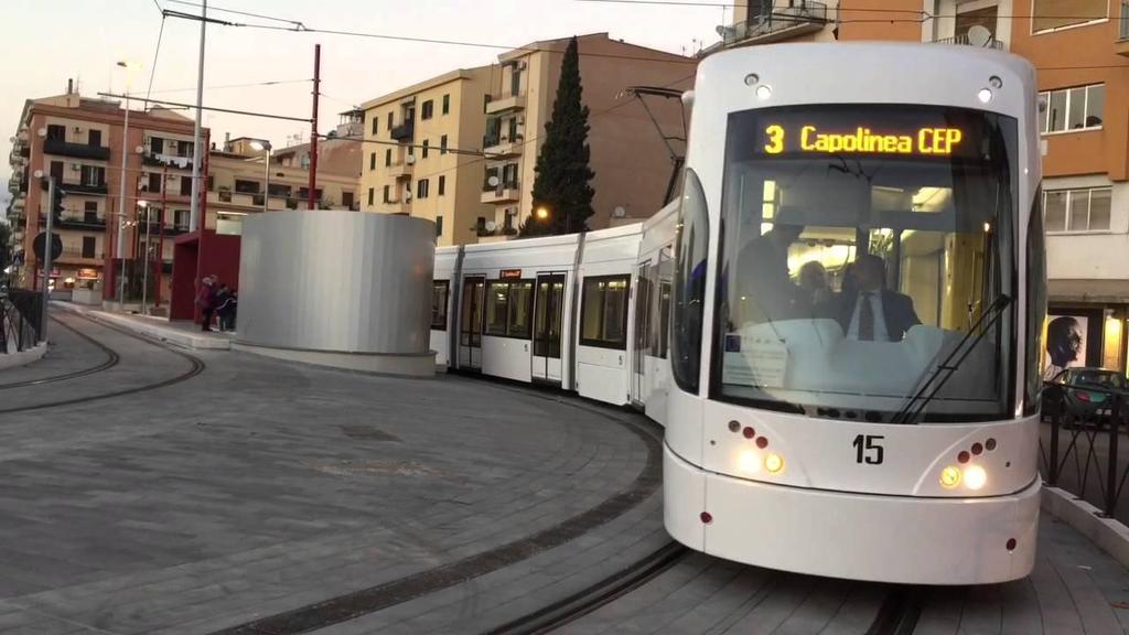 I tram e la app a Palermo A Palermo dalla fine del 2015 sono operative 4 nuove linee di tram, per una lunghezza di 14,2 km.