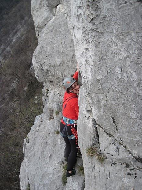 - Corso alpinismo su ghiaccio, dedicato a persone che già conoscono come muoversi in ambiente alpino e vogliono imparare manovre