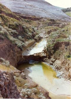 Processi erosivi al fondo lungo gli alvei in relazione alle attività minerarie Miniera Muti-Coffari.